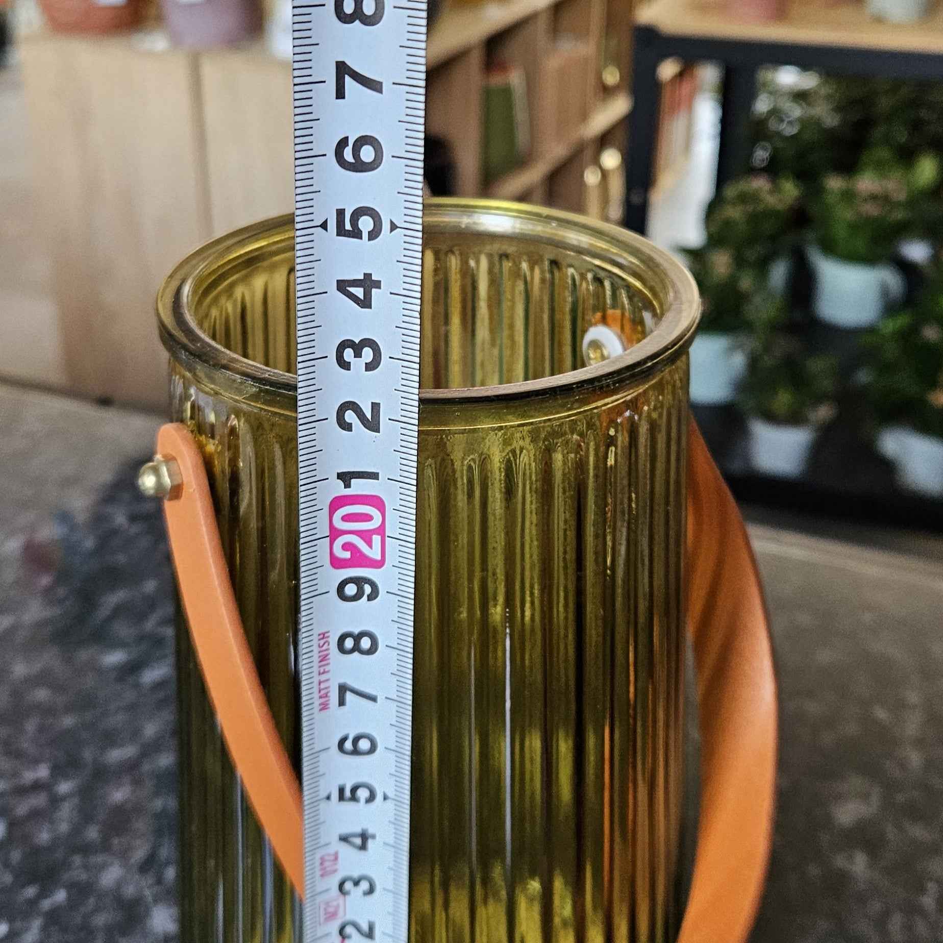 Vase verre vert anse cuir