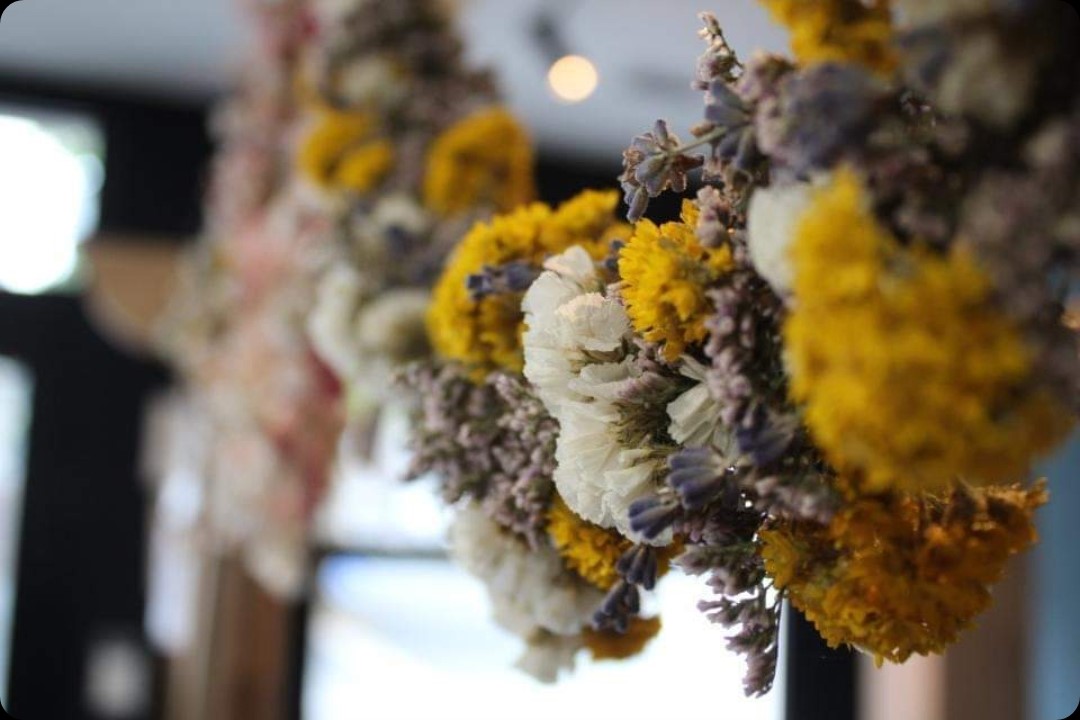 guirlande-fleurs-sechees-jaunes